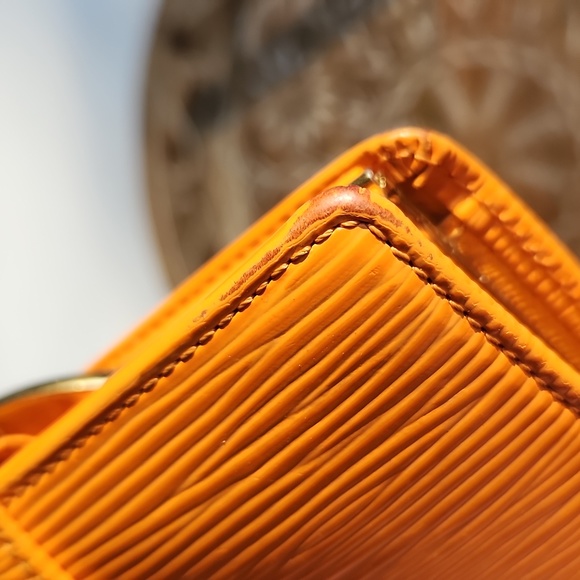 Louis Vuitton Epi Leather Compact Kisslock Wallet in Orange / Tangerine Color - Picture 17 of 17